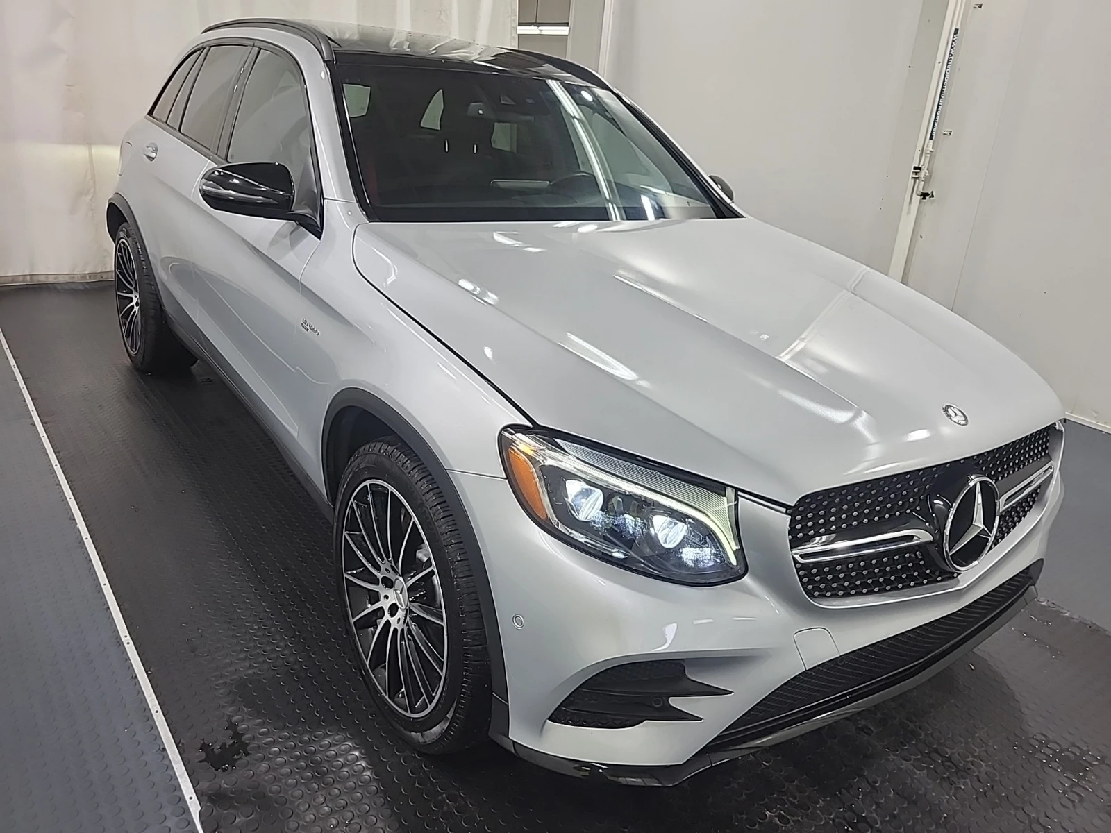 Mercedes-Benz GLC 43 AMG * * CARFAX * * АВТО КРЕДИТ * * , снимка 2 - Автомобили и джипове - 54840903