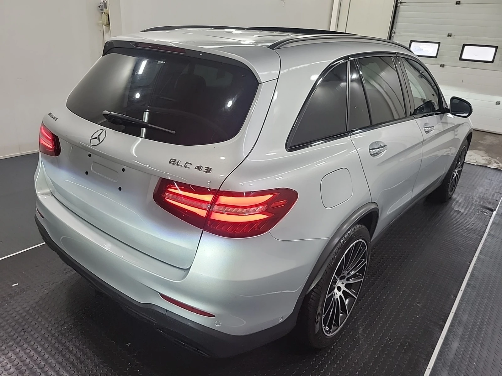 Mercedes-Benz GLC 43 AMG * * CARFAX * * АВТО КРЕДИТ * * , снимка 3 - Автомобили и джипове - 54840903