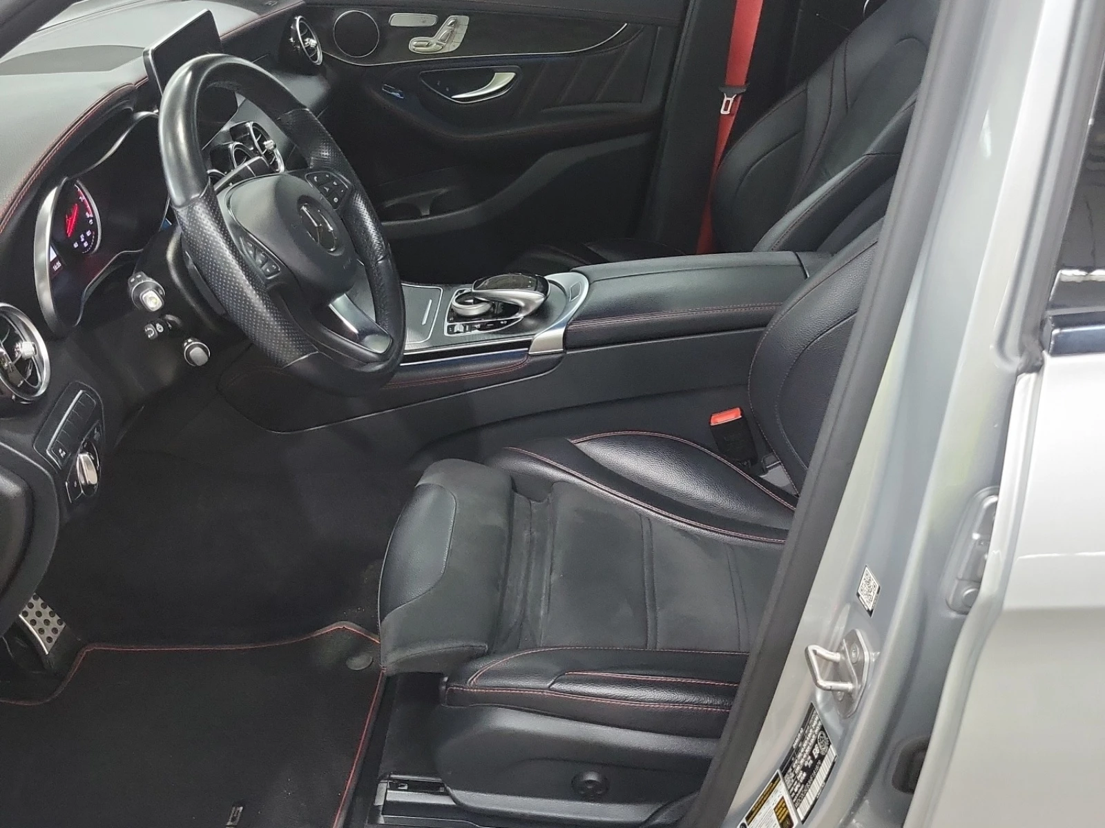 Mercedes-Benz GLC 43 AMG * * CARFAX * * АВТО КРЕДИТ * * , снимка 5 - Автомобили и джипове - 54840903