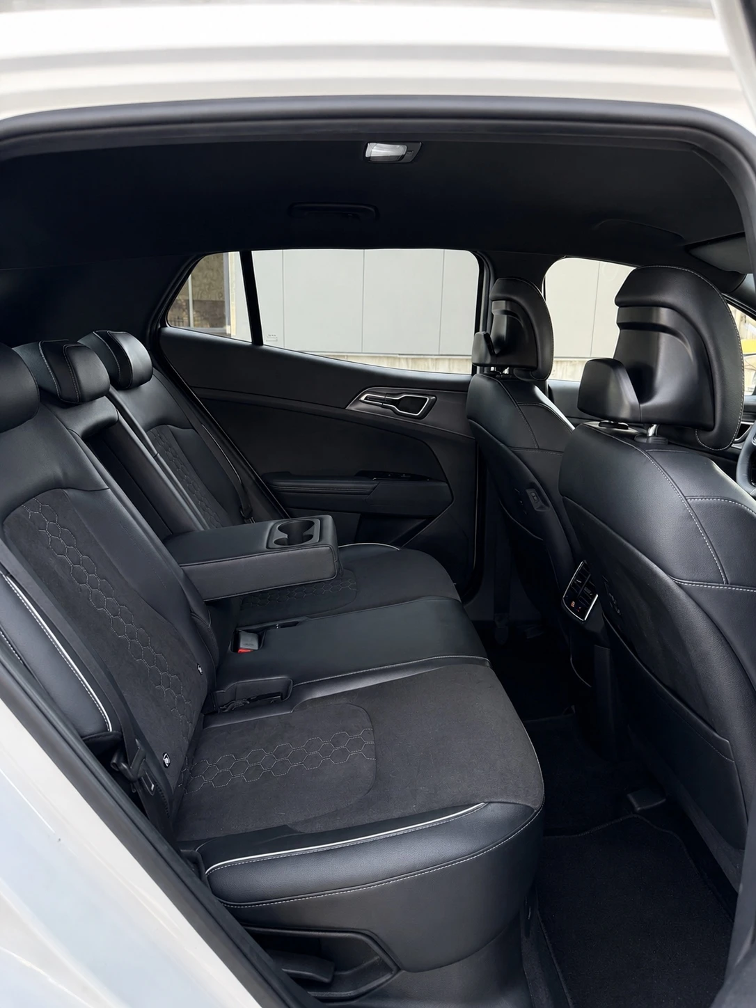 Kia Sportage 1.6HEV/230к.с/GT-LINE/ПОДГРЕВ/КАМЕРА/EURO6, снимка 12 - Автомобили и джипове - 55848325