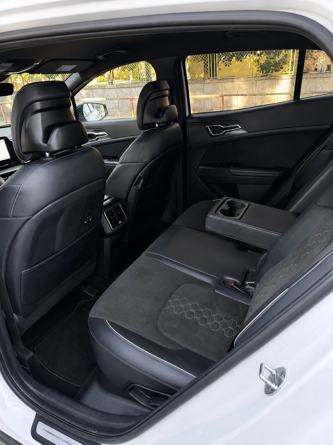Kia Sportage 1.6HEV/230к.с/GT-LINE/ПОДГРЕВ/КАМЕРА/EURO6, снимка 11 - Автомобили и джипове - 55848325