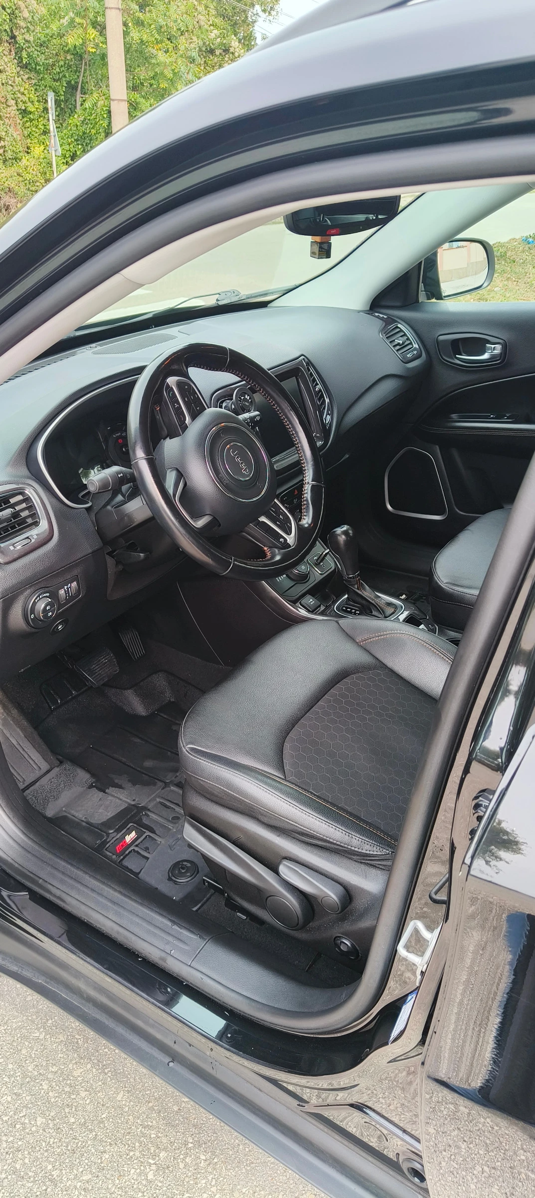 Jeep Compass, снимка 8 - Автомобили и джипове - 56235635