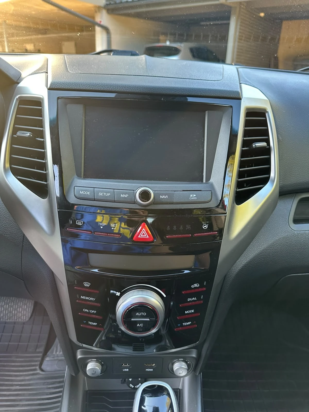SsangYong Tivoli, снимка 11 - Автомобили и джипове - 56335278