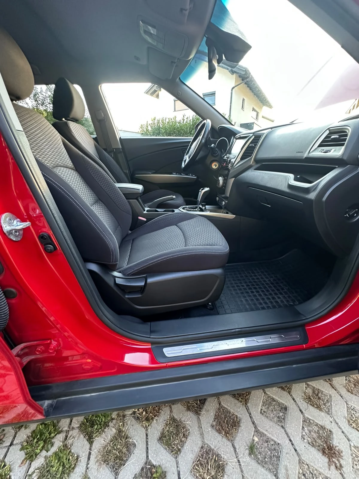 SsangYong Tivoli, снимка 14 - Автомобили и джипове - 56335278
