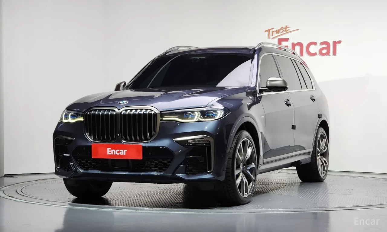 BMW X7 М50i 6-места | Пано | M-PERFORMANCE | КРАЙНА ЦЕНА