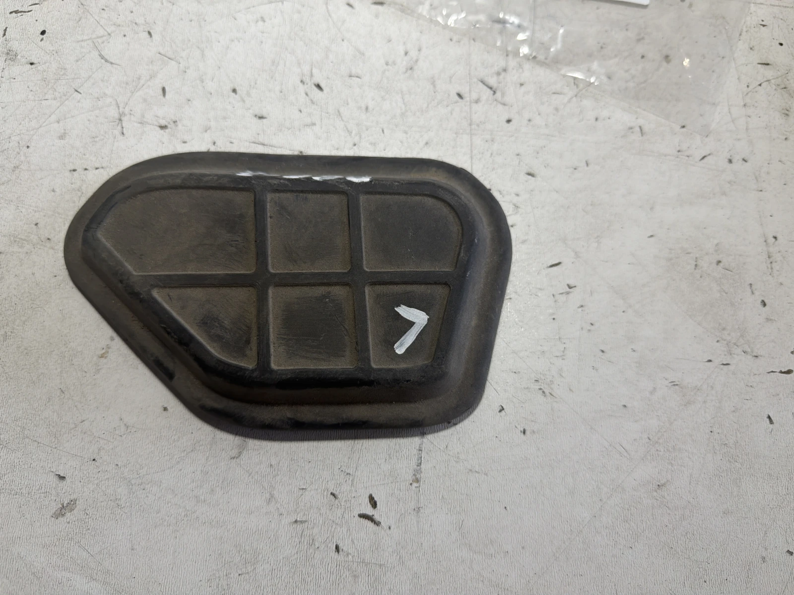 капачка бомбе 8к080593 лява  Audi A4