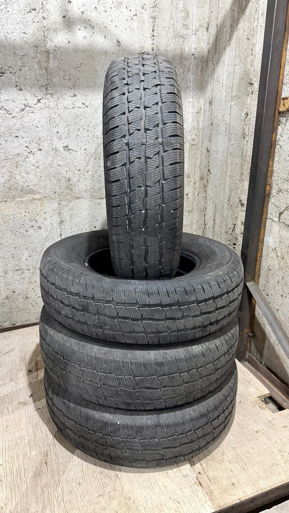 Гуми Зимни 225/75R16