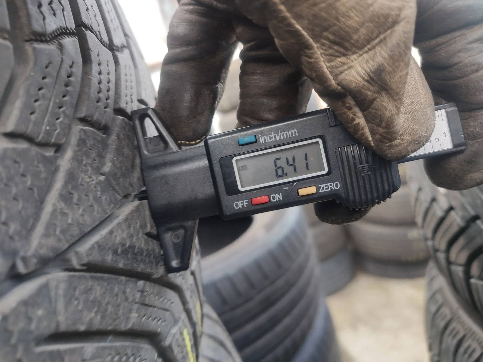 Гуми Зимни 225/55R17, снимка 6 - Гуми и джанти - 56725872