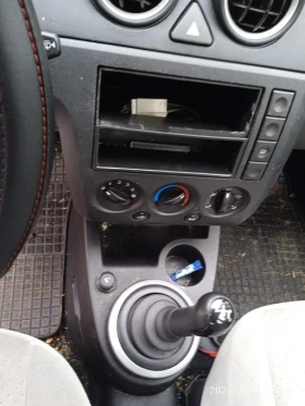 Ford Fiesta За части но цяла/ автомат/ клима, снимка 3