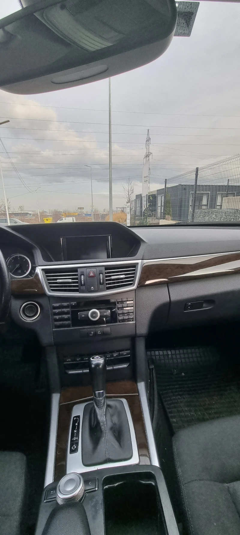 Mercedes-Benz E 220, снимка 4 - Автомобили и джипове - 47752780