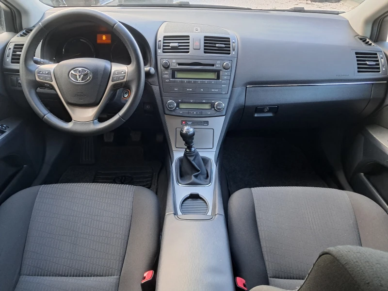 Toyota Avensis 1.8i-112000км., снимка 8 - Автомобили и джипове - 48084996