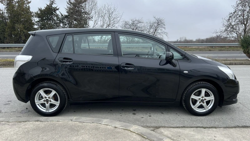 Toyota Verso 1.6, снимка 4 - Автомобили и джипове - 49623224