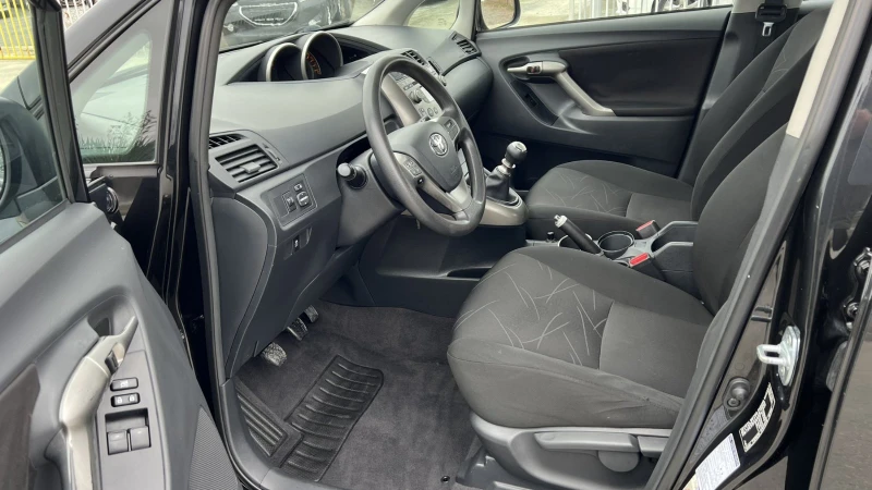 Toyota Verso 1.6, снимка 6 - Автомобили и джипове - 49623224