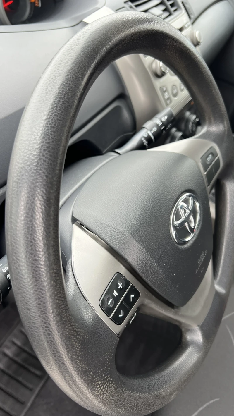 Toyota Verso 1.6, снимка 8 - Автомобили и джипове - 49623224