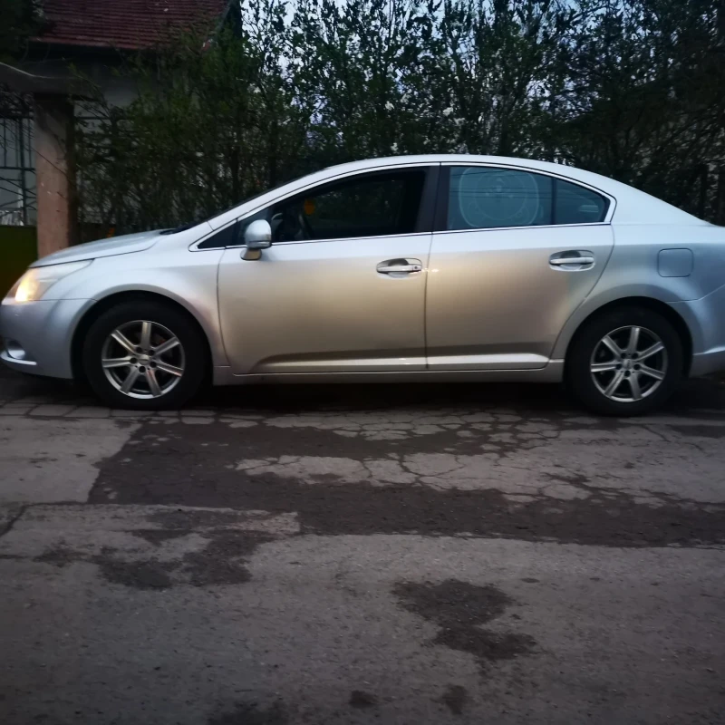 Toyota Avensis, снимка 2 - Автомобили и джипове - 52971905