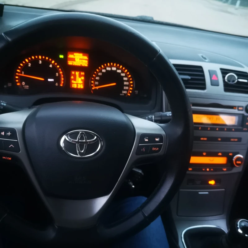 Toyota Avensis, снимка 3 - Автомобили и джипове - 52971905