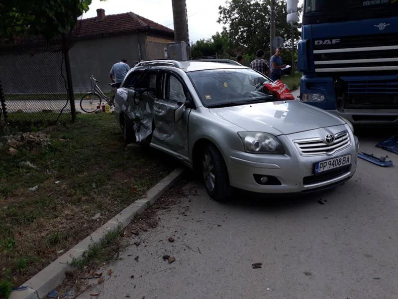 Toyota Avensis 5br., снимка 5 - Автомобили и джипове - 45745323