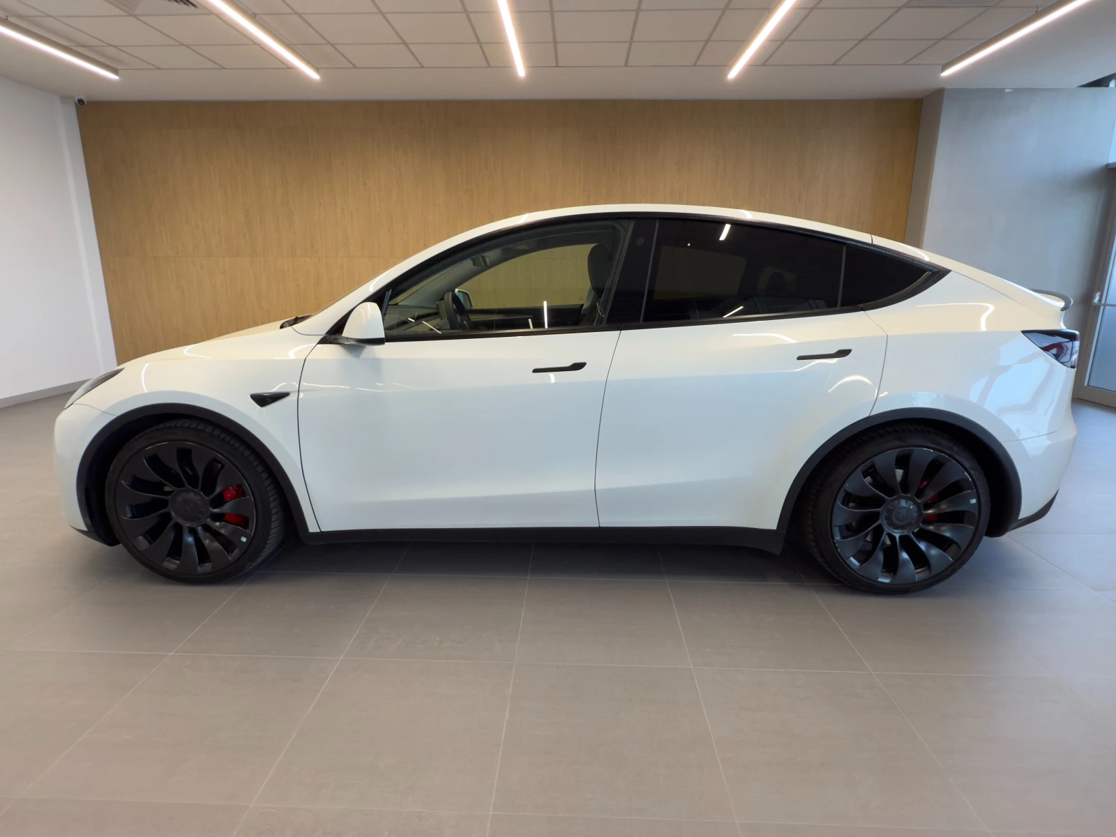 Tesla Model Y PERFONMANCE Dual Motor - изображение 2
