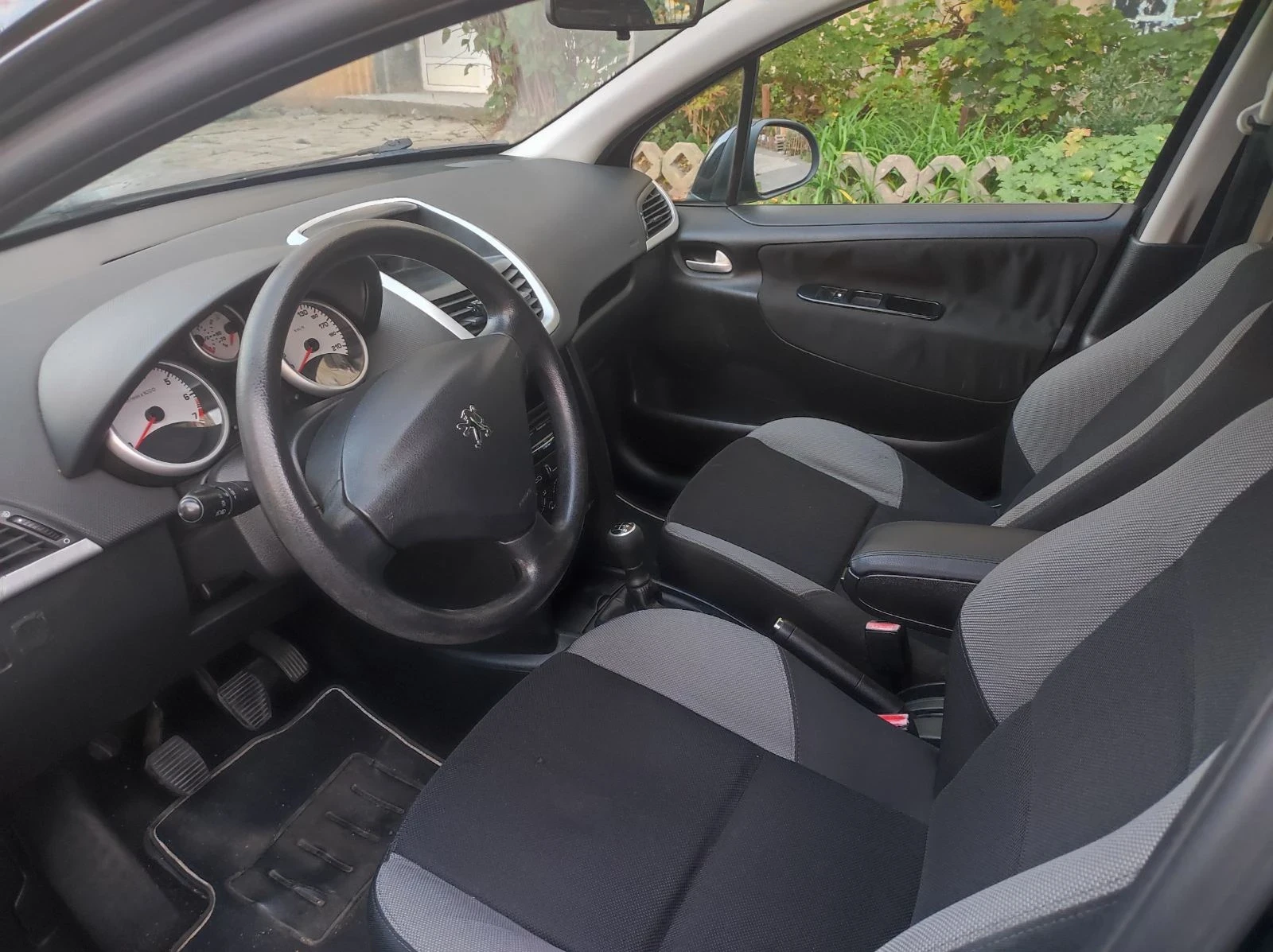 Peugeot 207 1.4 73 к.с - изображение 7