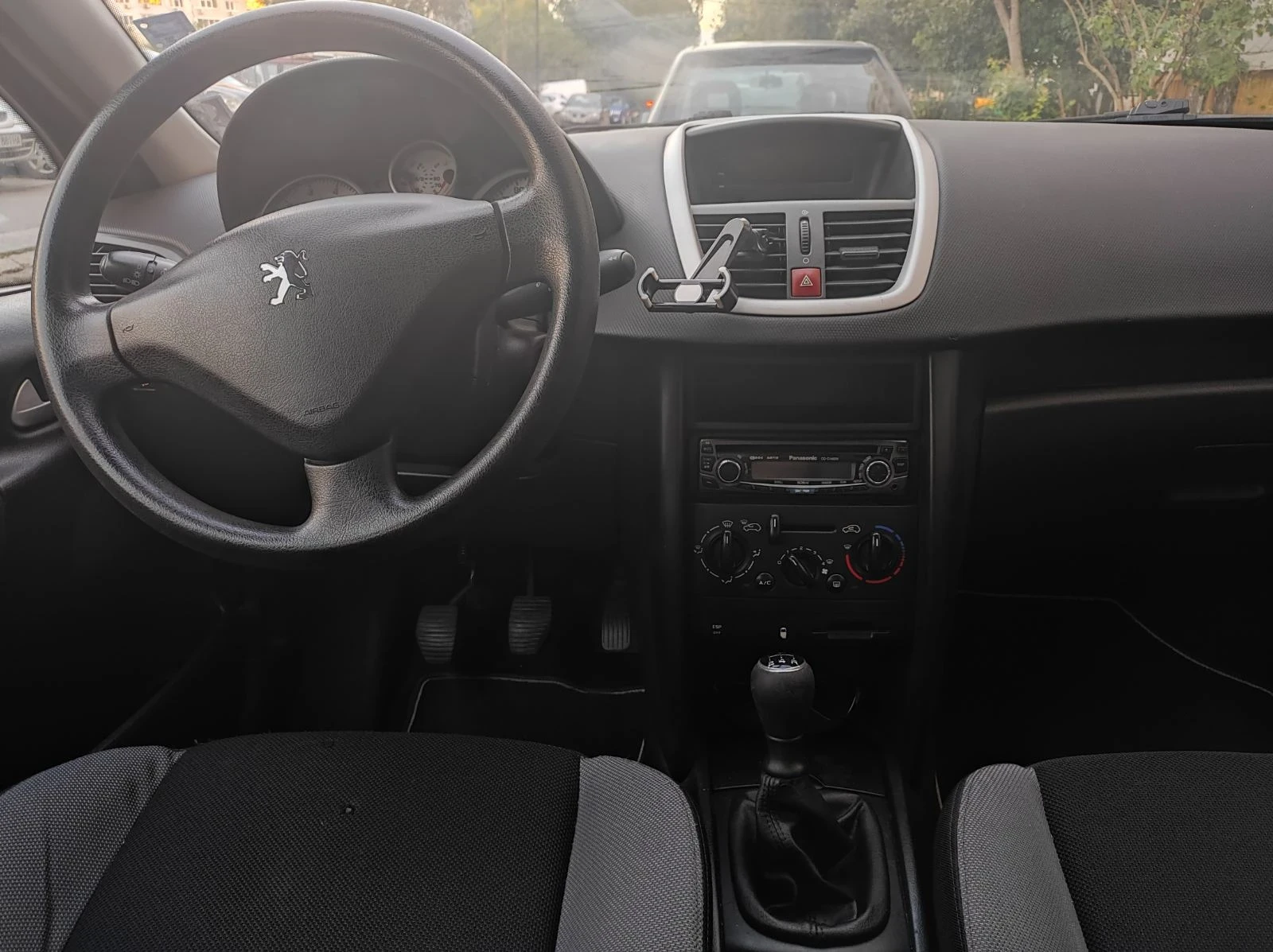 Peugeot 207 1.4 73 к.с - изображение 8