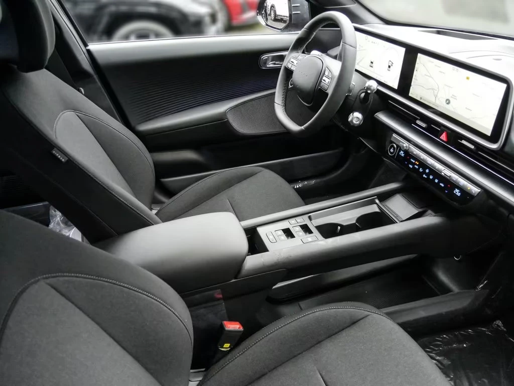 Hyundai Ioniq 6 НОВ!/RWD/228HP/CAM/HUD/NAVI/LED/KLESS/CPLAY/440g - изображение 9