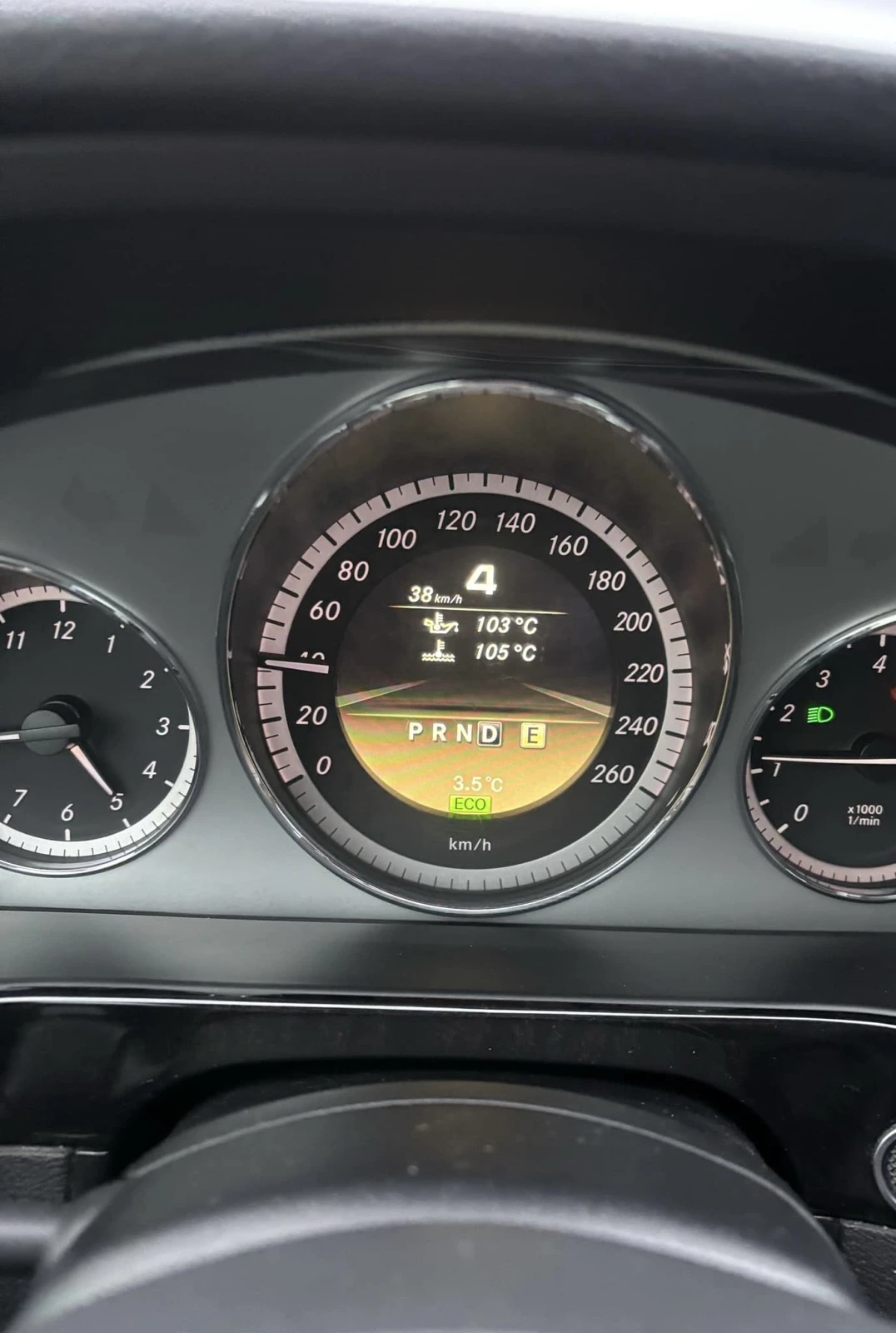 Mercedes-Benz E 200 Турбо - изображение 10