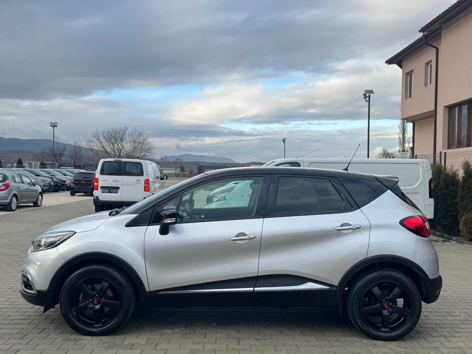 Renault Captur 1.2i AVTOMAT CAMERA NAVI TOP - изображение 2