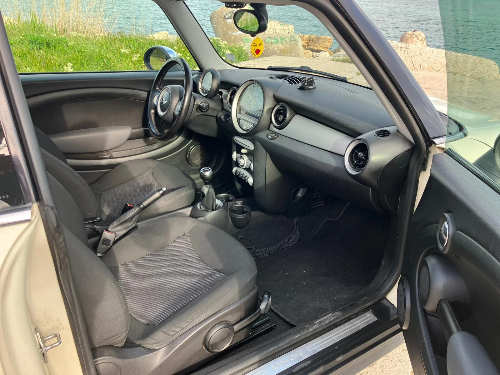 Mini One, снимка 12 - Автомобили и джипове - 54457870