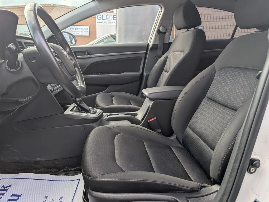 Hyundai Elantra GL FWD АвтоКредит  (ЦЕНА ДО БГ), снимка 5 - Автомобили и джипове - 54723478