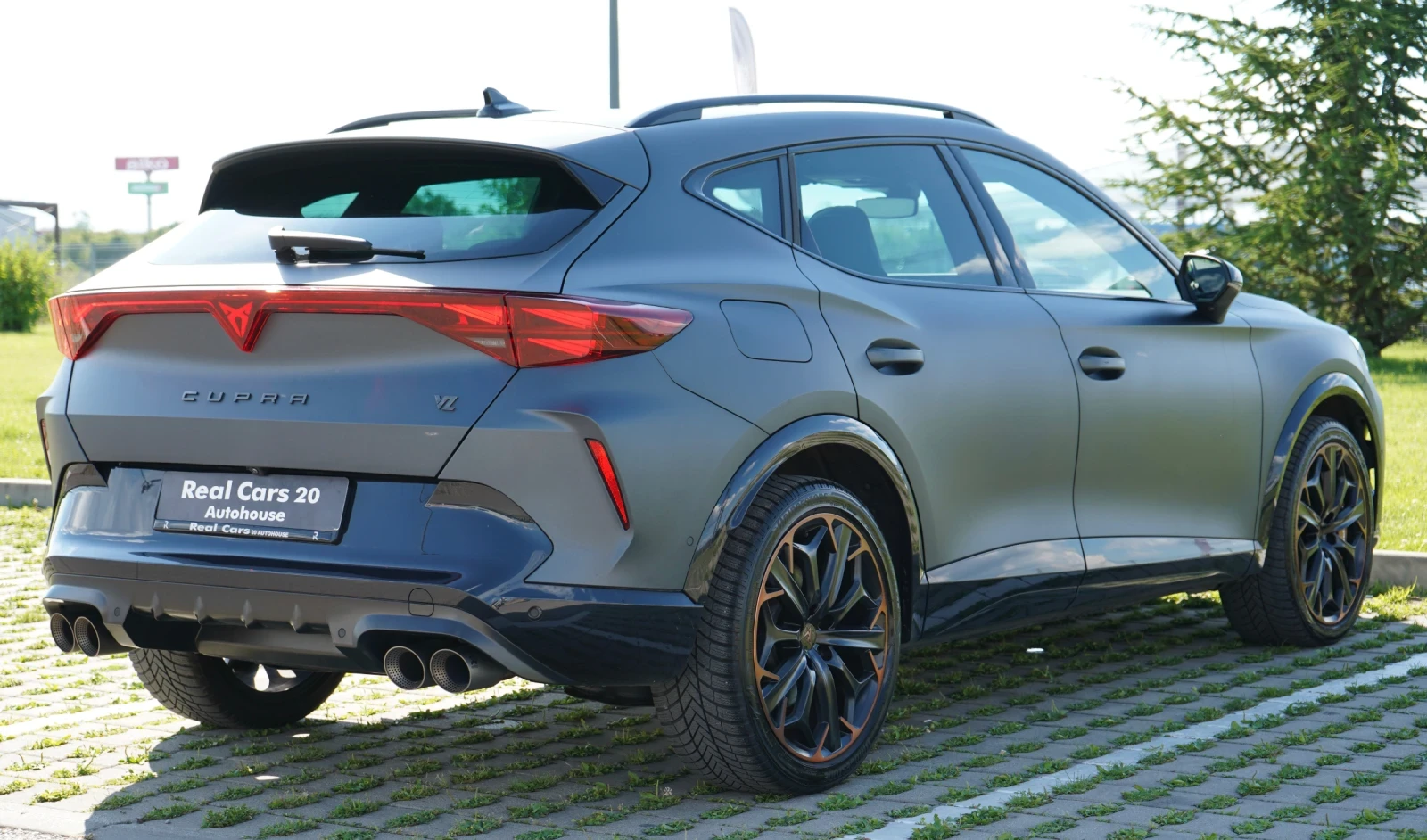 Cupra Formentor VZ* 4x4* PANO* SENNHEISER* KEYLESS* MEMORY* AKR* , снимка 4 - Автомобили и джипове - 54994630