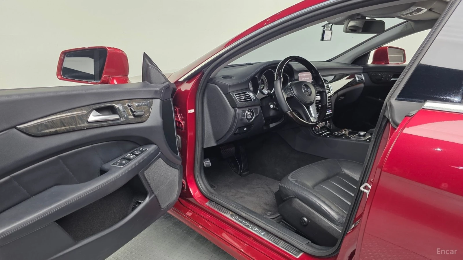 Mercedes-Benz CLS 350 КОЖА* ОБДУХВ* НАВИ* ПАНО* АВТОКРЕДИТ, снимка 8 - Автомобили и джипове - 55678754