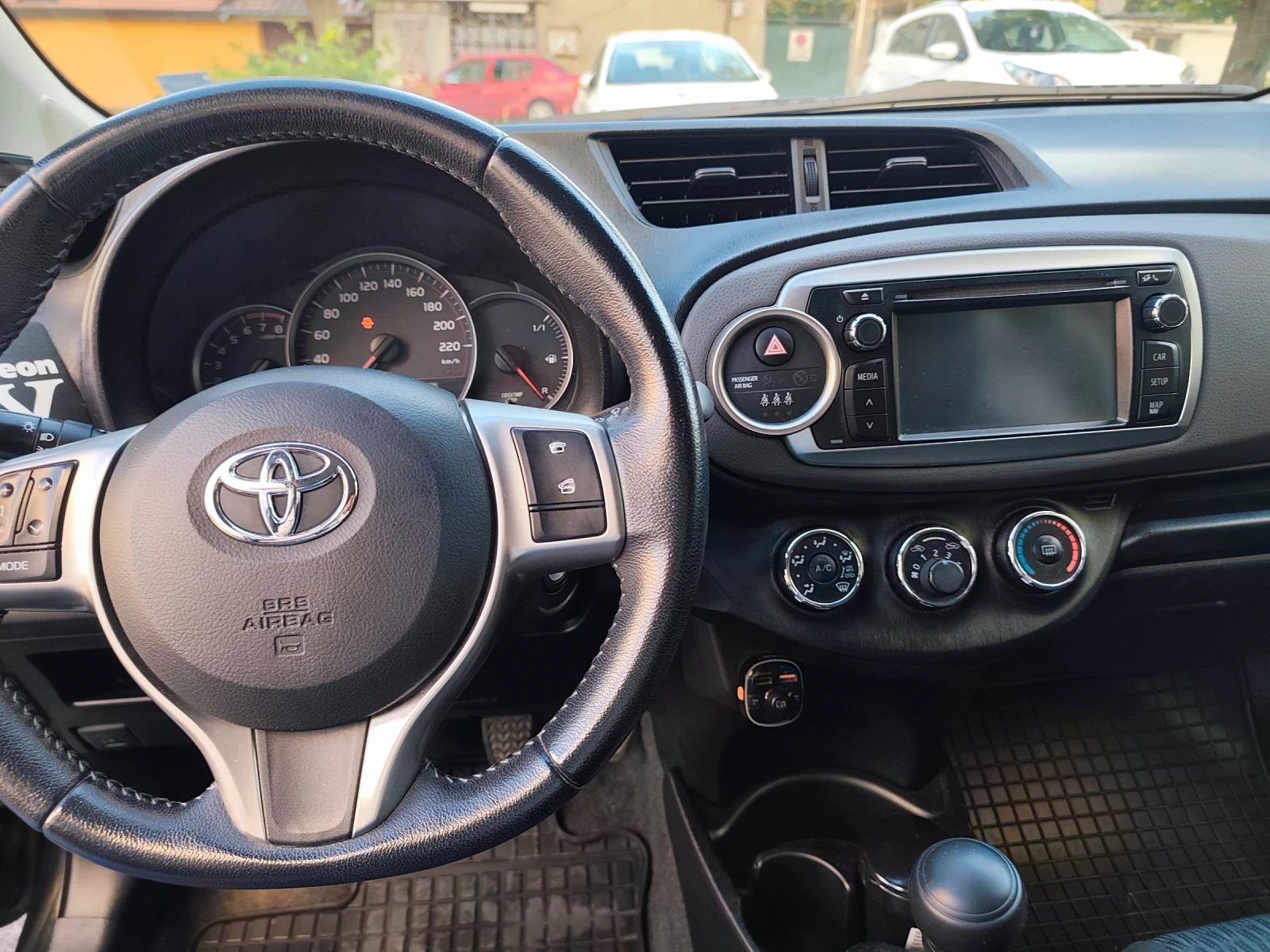 Toyota Yaris, снимка 5 - Автомобили и джипове - 55891912