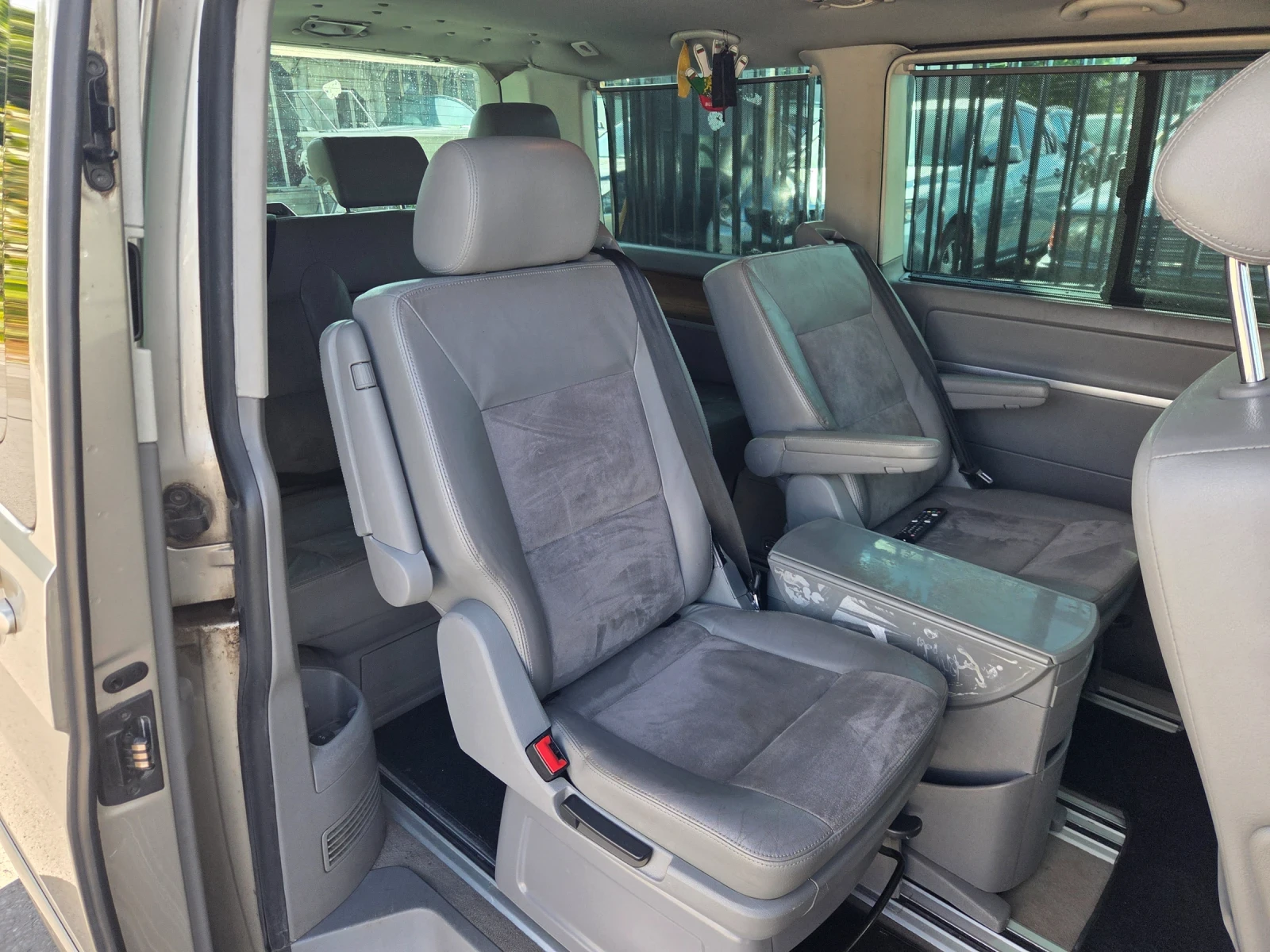 VW Multivan 2, 500TDI HIGHLINE EURO4, снимка 8 - Автомобили и джипове - 56221807