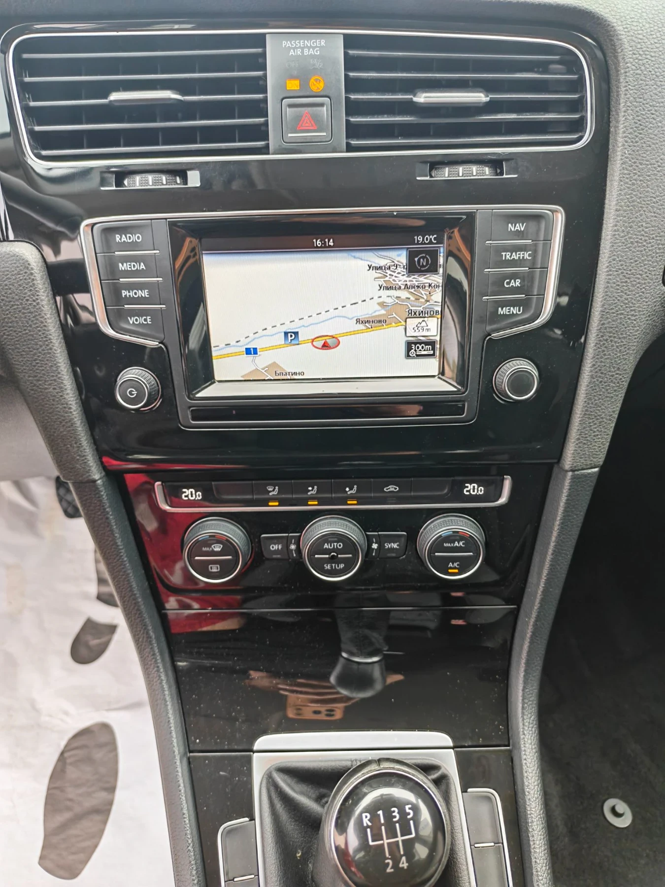 VW Golf 1.6TDI 110kc Euro6 Navi Highline, снимка 12 - Автомобили и джипове - 56247974