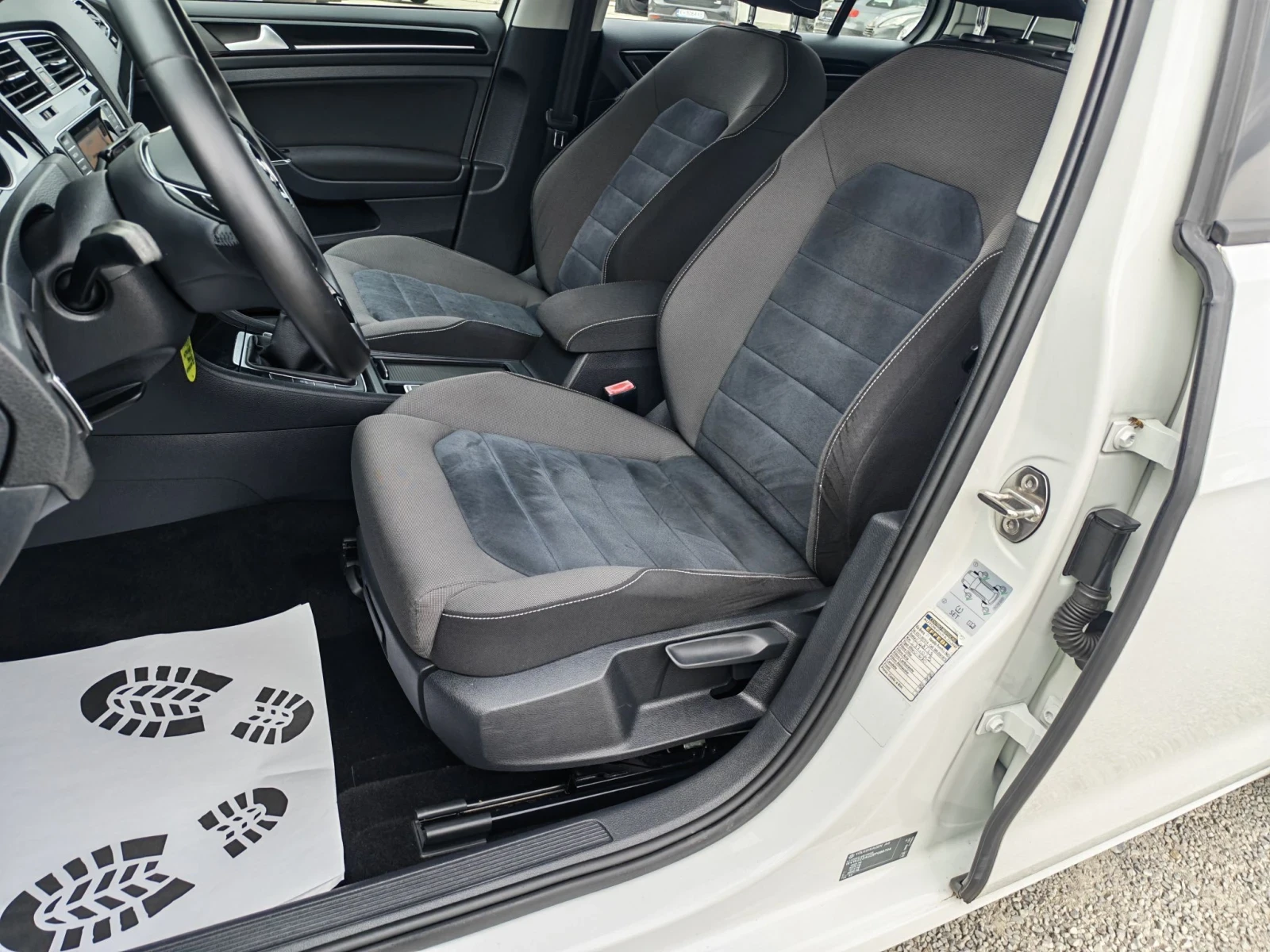 VW Golf 1.6TDI 110kc Euro6 Navi Highline, снимка 7 - Автомобили и джипове - 56247974