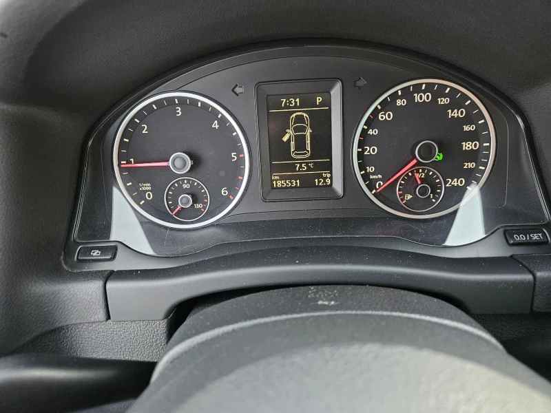 VW Tiguan 2.0 TDI* DSG* 4x4* , снимка 12 - Автомобили и джипове - 52729388