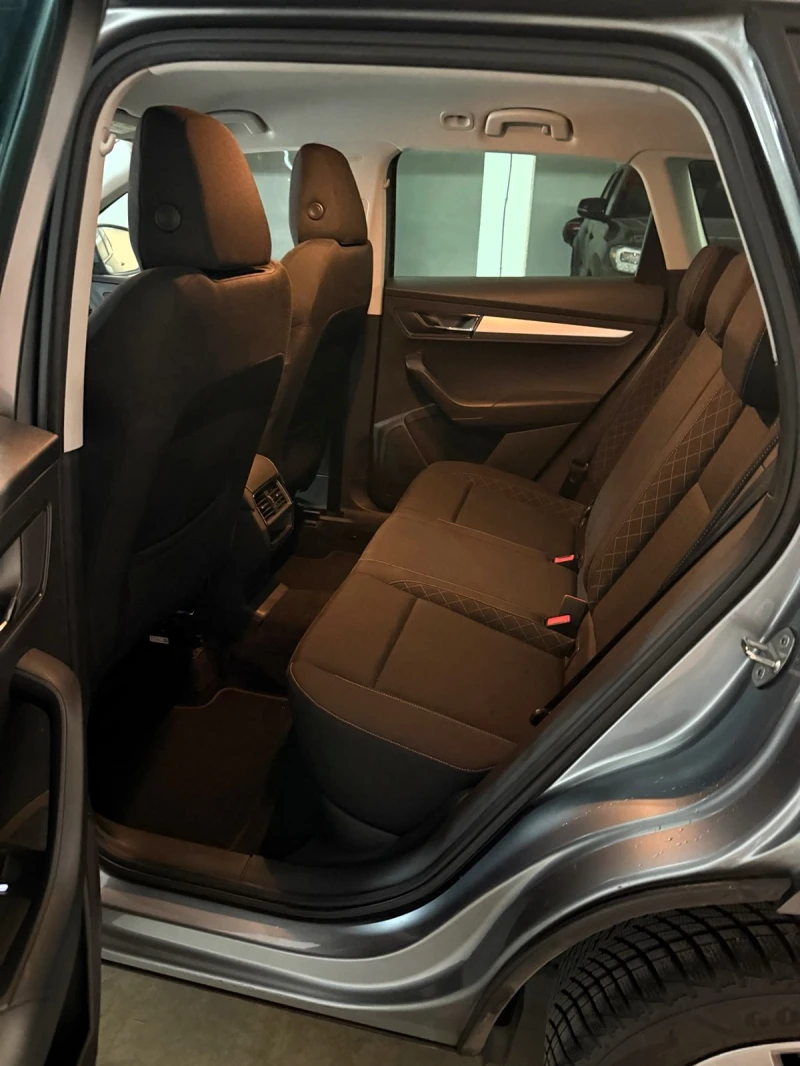 Skoda Karoq Ambition 4x4 150 к.с , Автомат 7ск.Нови Зимни Гуми, снимка 5 - Автомобили и джипове - 52903002