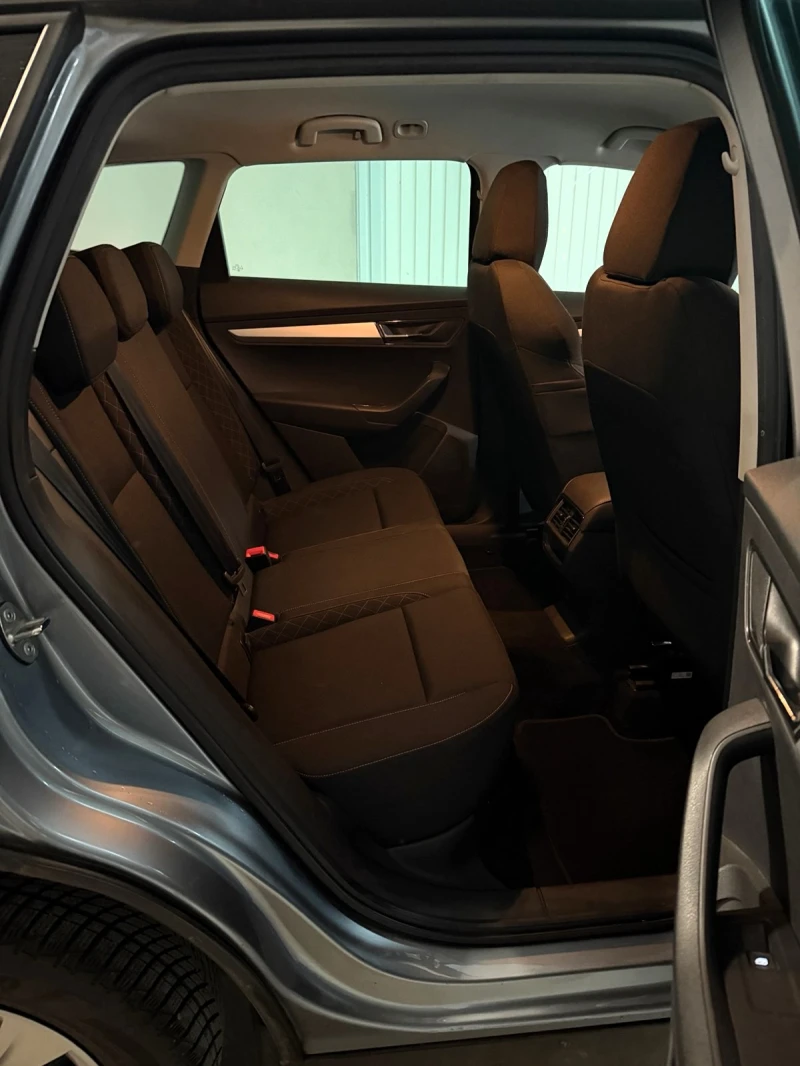 Skoda Karoq Ambition 4x4 150 к.с , Автомат 7ск.Нови Зимни Гуми, снимка 6 - Автомобили и джипове - 52903002