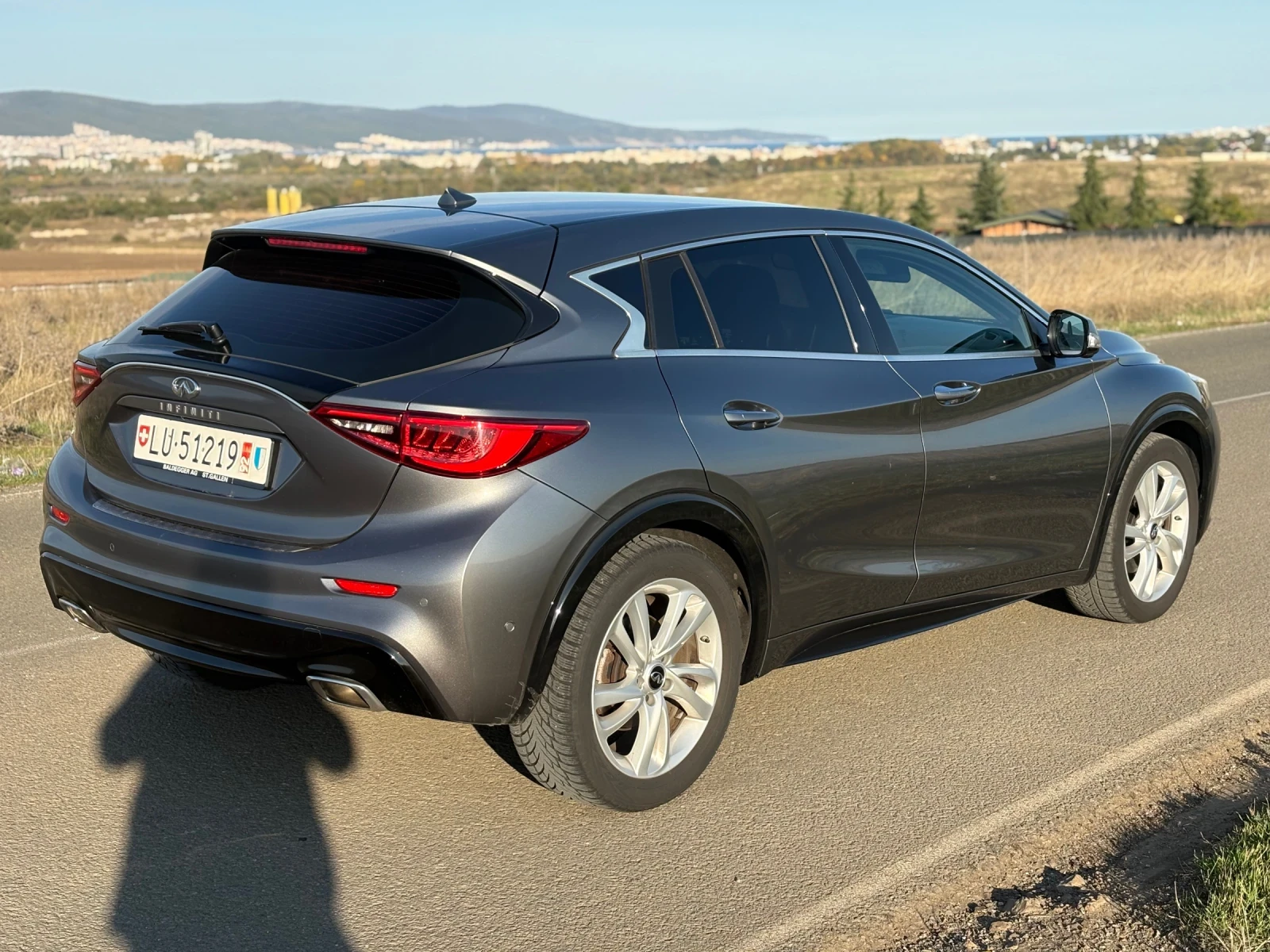 Infiniti Q30 2.2d Premium AWD DCT - изображение 5