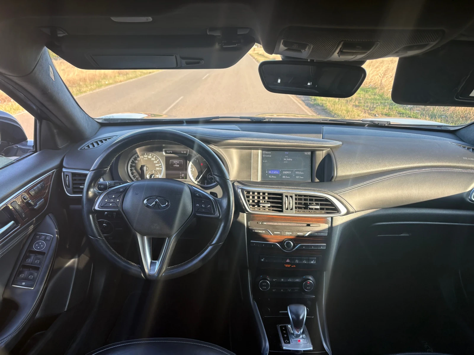 Infiniti Q30 2.2d Premium AWD DCT - изображение 6