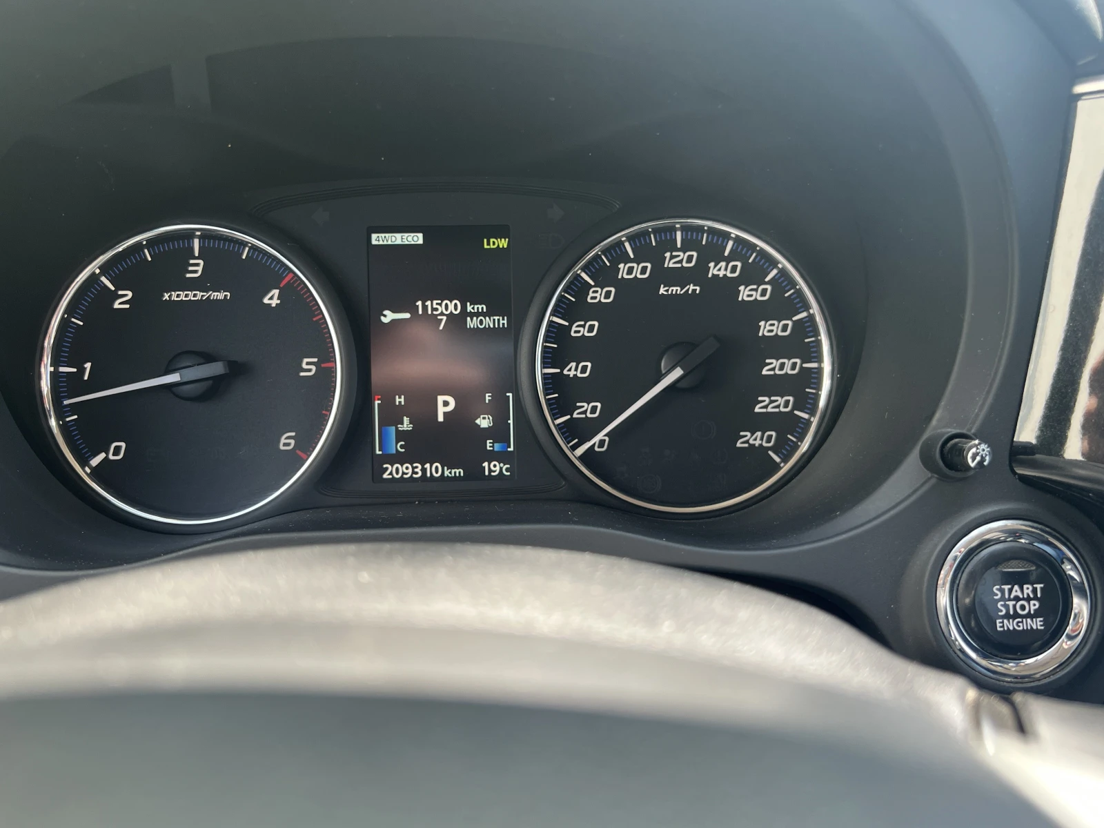 Mitsubishi Outlander 2.2DiD 4x4 (180HP) F1 пера, КАМЕРА, KEYLESS, снимка 5 - Автомобили и джипове - 54508940