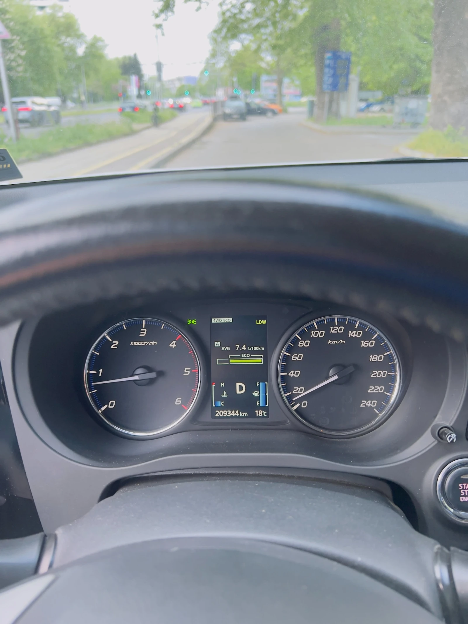 Mitsubishi Outlander 2.2DiD 4x4 (180HP) F1 пера, КАМЕРА, KEYLESS, снимка 17 - Автомобили и джипове - 54508940