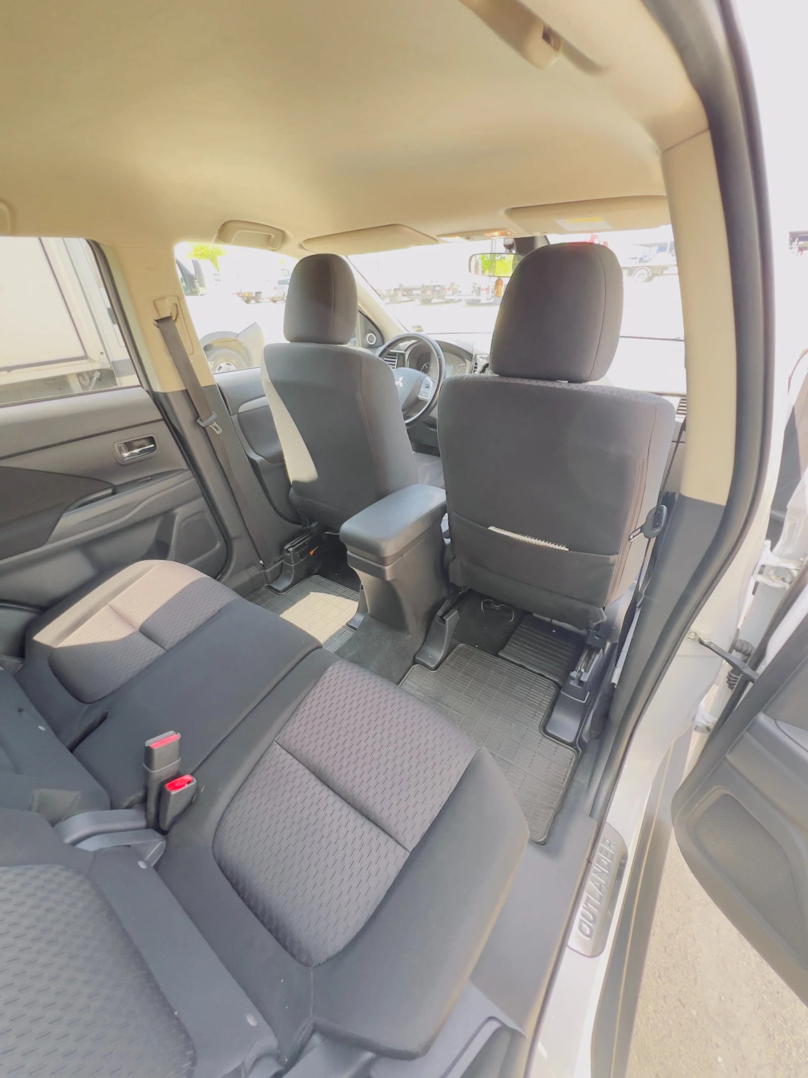 Mitsubishi Outlander 2.2DiD 4x4 (180HP) F1 пера, КАМЕРА, KEYLESS, снимка 7 - Автомобили и джипове - 54508940