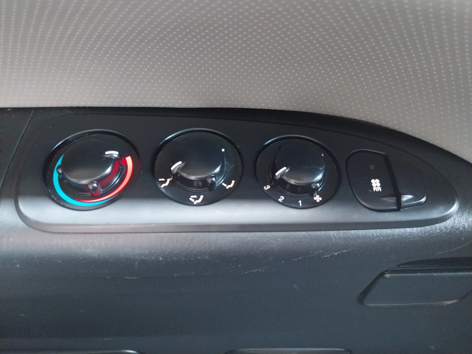 Hyundai H1 2.5 CRDI * STAREX* 8+ 1 места* Клима* ОТЛИЧЕН* , снимка 7 - Бусове и автобуси - 53864244