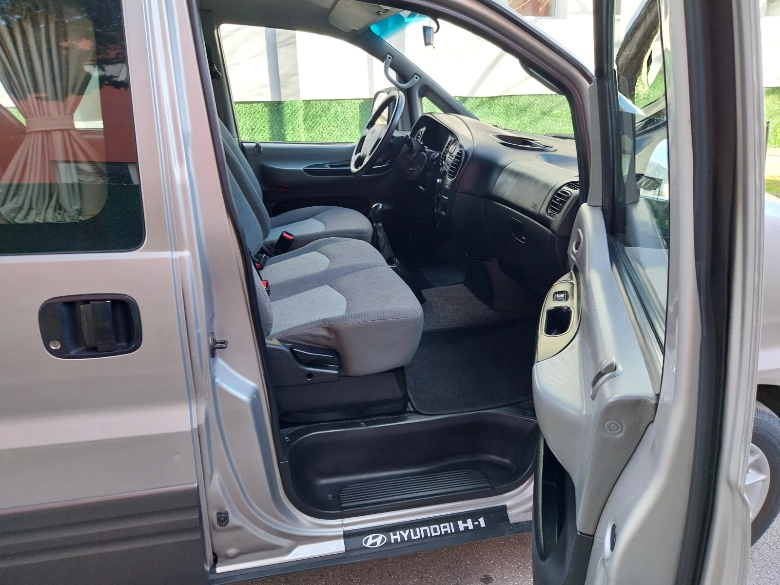 Hyundai H1 2.5 CRDI * STAREX* 8+ 1 места* Клима* ОТЛИЧЕН* , снимка 12 - Бусове и автобуси - 53864244