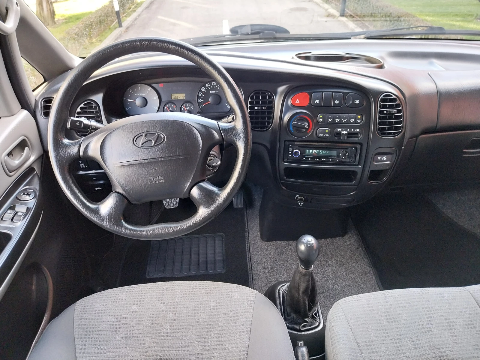 Hyundai H1 2.5 CRDI * STAREX* 8+ 1 места* Клима* ОТЛИЧЕН* , снимка 8 - Бусове и автобуси - 53864244