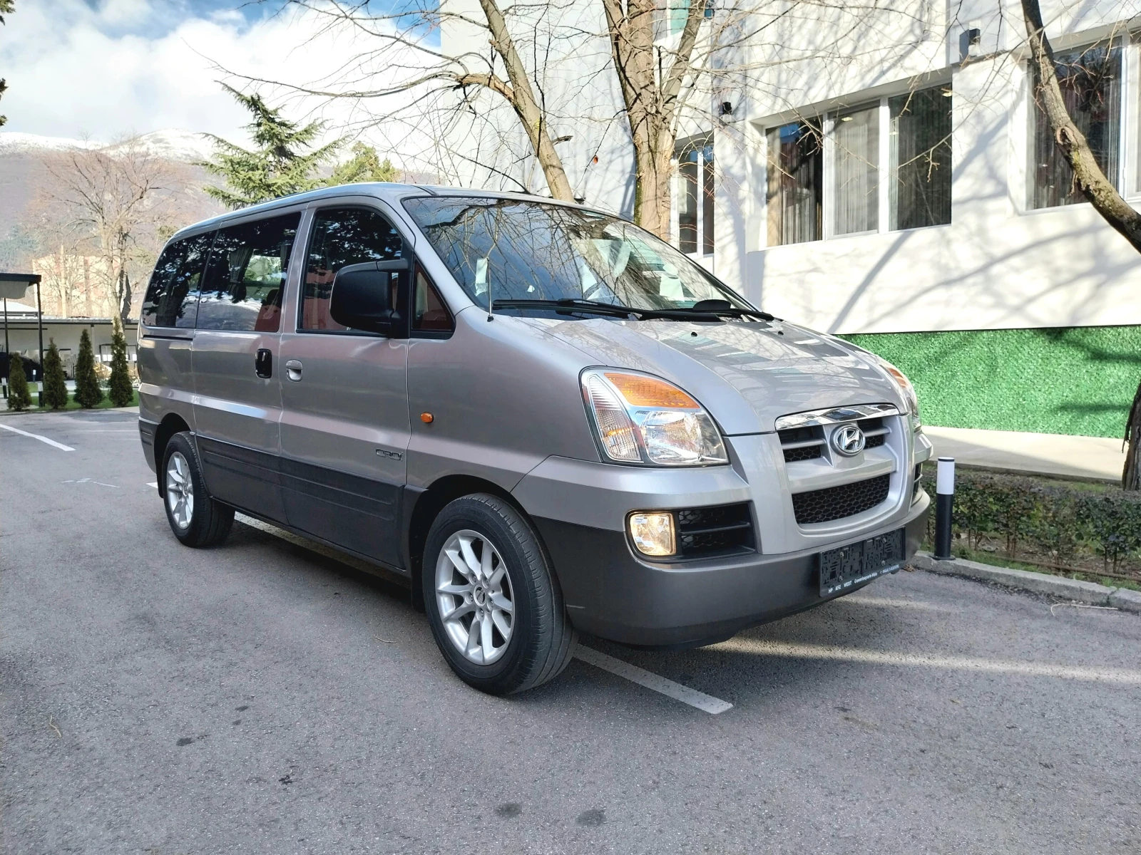 Hyundai H1 2.5 CRDI * STAREX* 8+ 1 места* Клима* ОТЛИЧЕН* , снимка 2 - Бусове и автобуси - 53864244