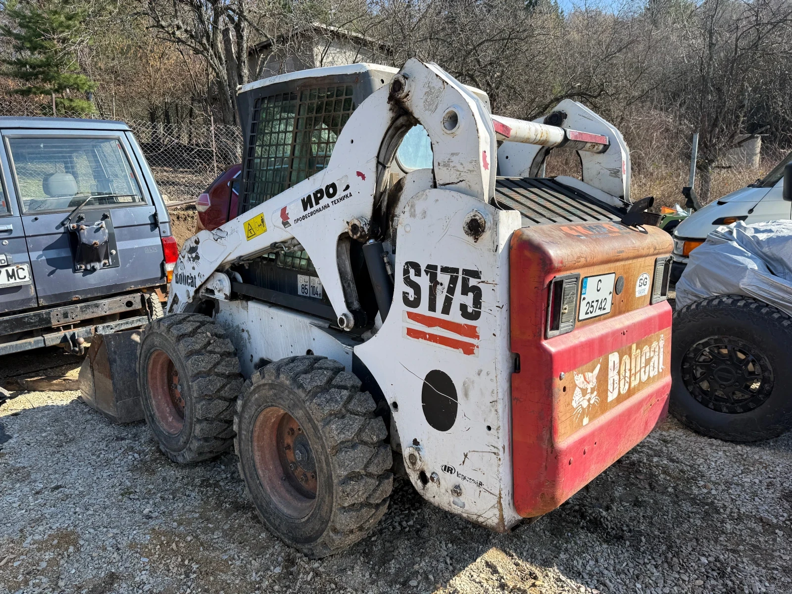 Мини челни товарачи Bobcat S-175