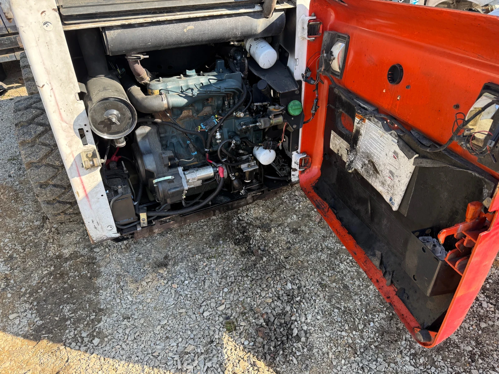 Мини челни товарачи Bobcat S-175 - изображение 9