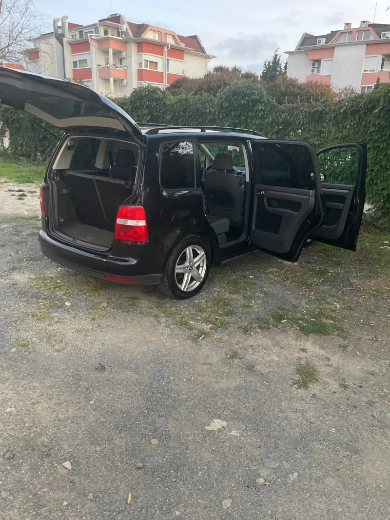 VW Touran, снимка 16 - Автомобили и джипове - 48017652